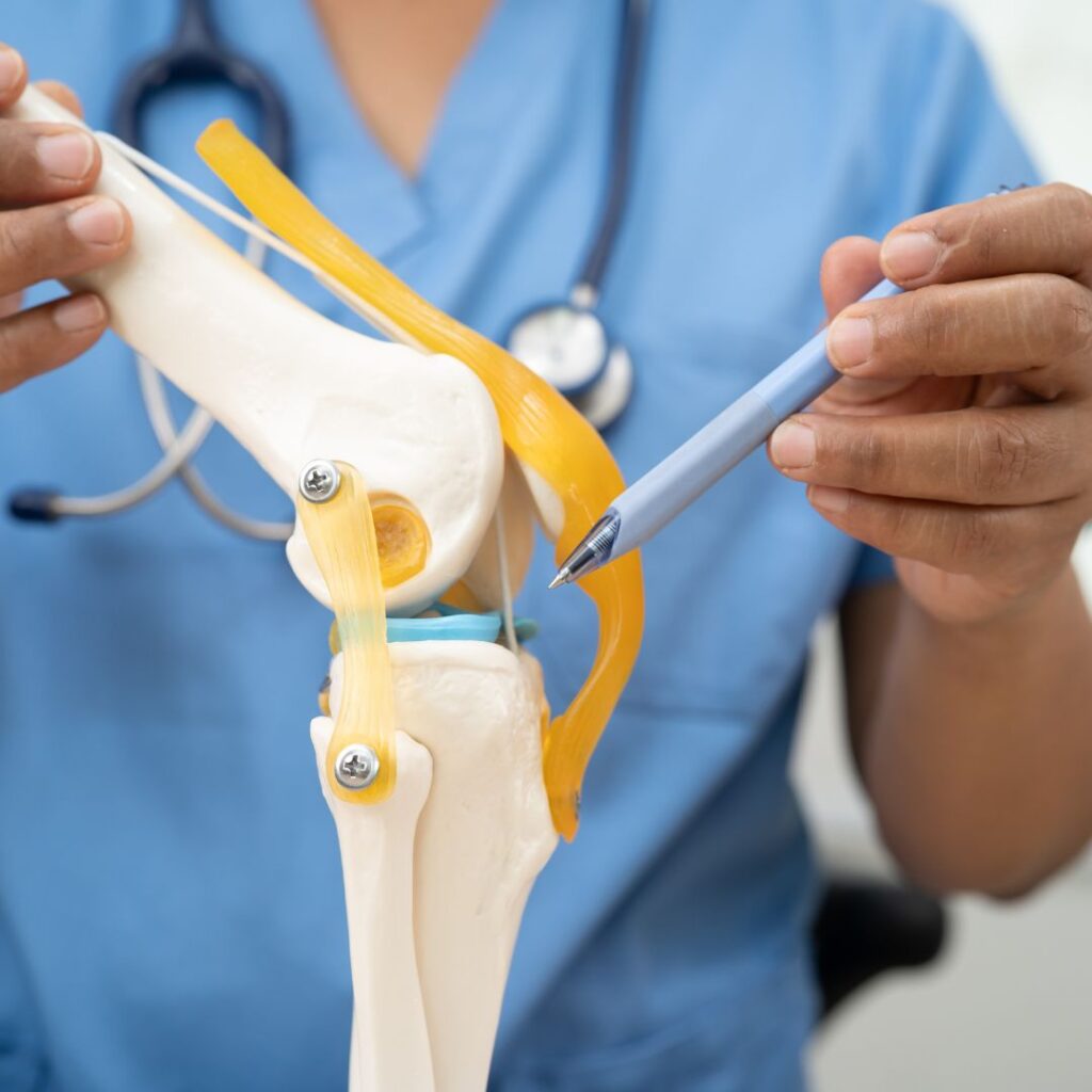 Knee Pain: Causes, Symptoms, Treatments, and Prevention Tips